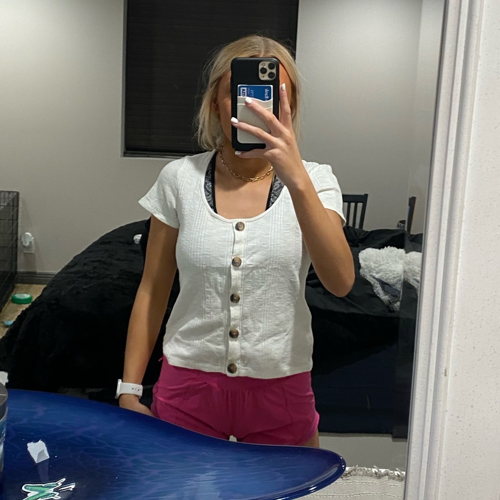 AE white top